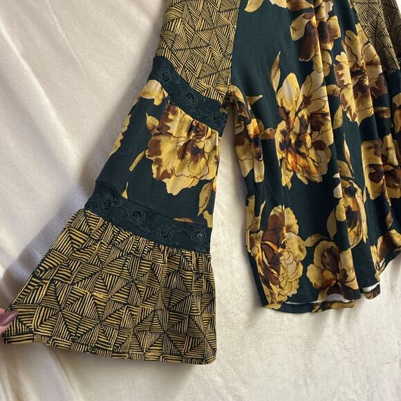 NWT Cupio women small blouse, bohemian lace trim bell sleeve boho, hippie - Picture 8 of 8